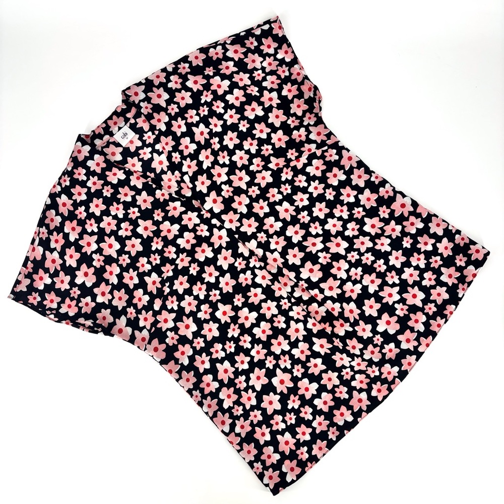 Cabi Harmony Blouse # 5347, Pink and Red Floral Short Sleeve V-Neck Top, Medium